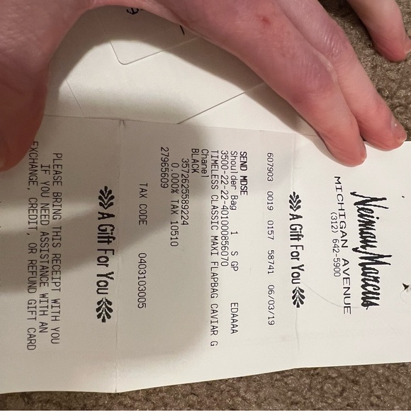 Chanel Maxi Flap - Picture 5 of 12